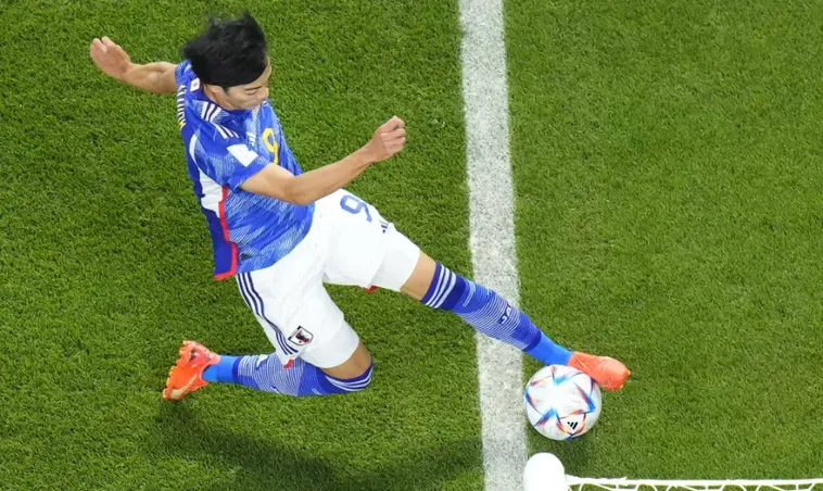 Quy Định Về Bóng Trong Cuộc Và Bóng Ngoài Cuộc Theo Luật FIFA